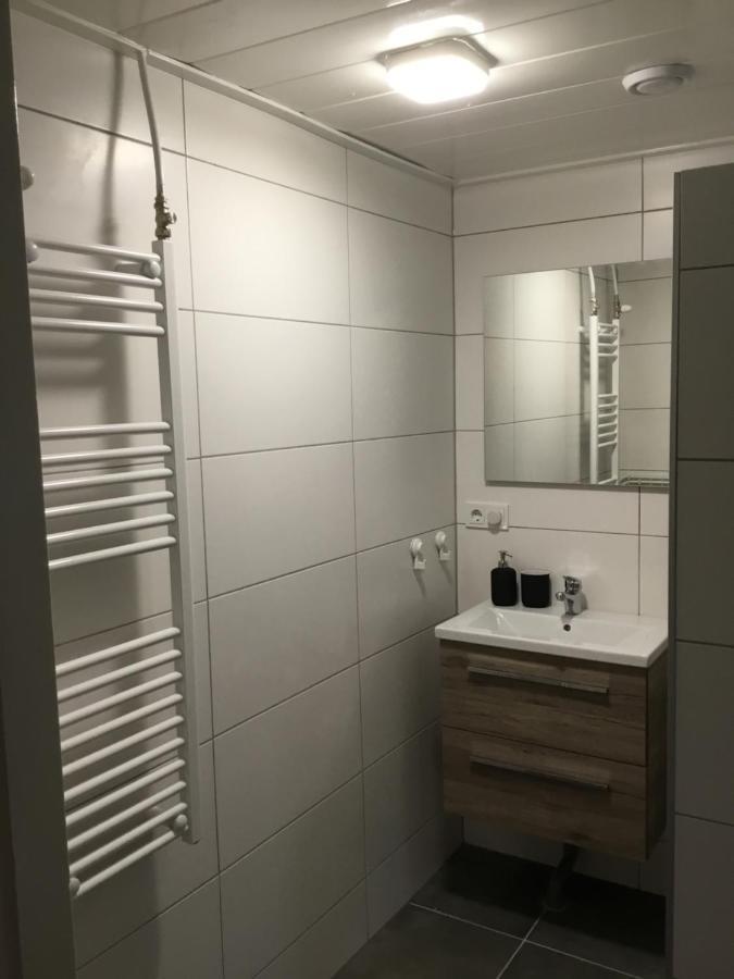 Landelijk Gelegen Huisje Op Erf Veeningen エクステリア 写真