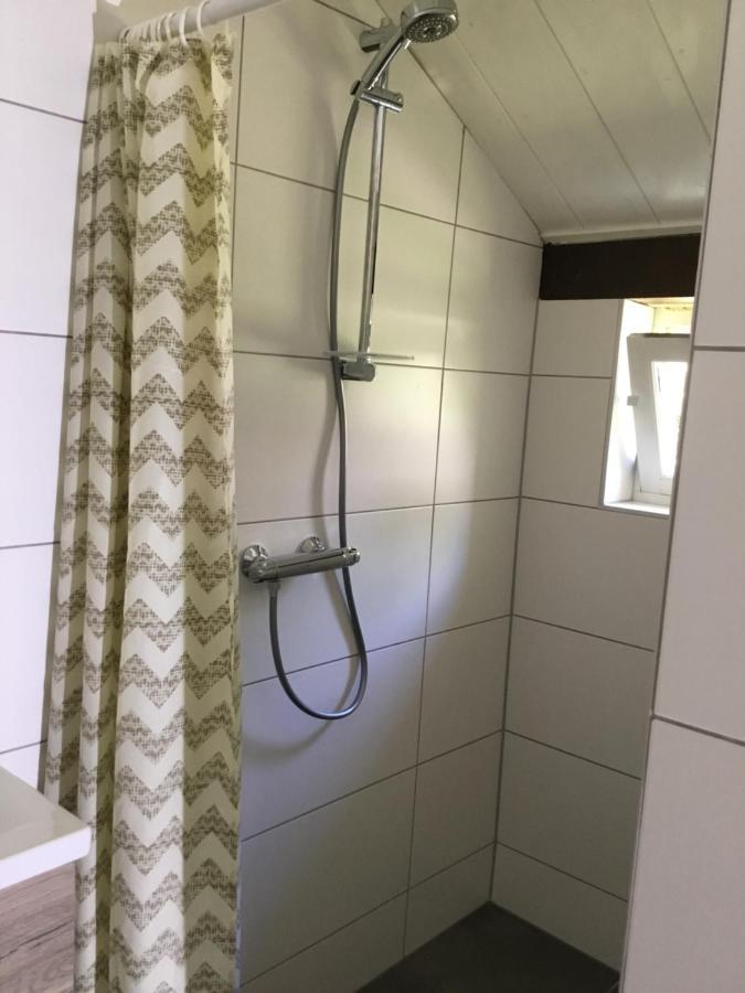 Landelijk Gelegen Huisje Op Erf Veeningen エクステリア 写真