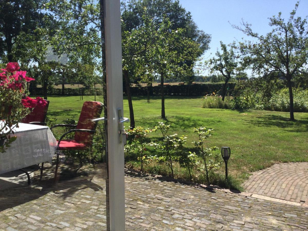 Landelijk Gelegen Huisje Op Erf Veeningen エクステリア 写真